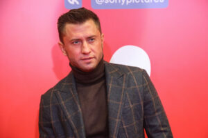 Брутян и Прилучный посетили премьеру сериала «Виноград» в черной одежде
