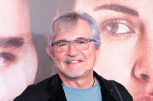 Диброва на фоне развода заметили с двумя блондинками-близняшками