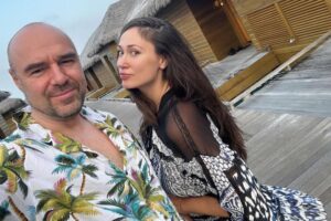 «Фарс с публичными дрязгами»: любовник Дибровой сравнил ее со своей женой