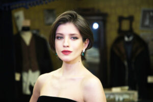 Стилист оценила новую стрижку Чиповской