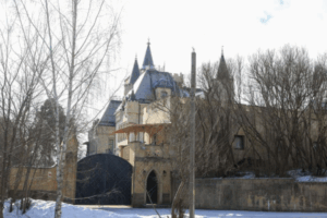 Храм, тюрьма или морг: во что может превратиться замок Пугачевой и Галкина