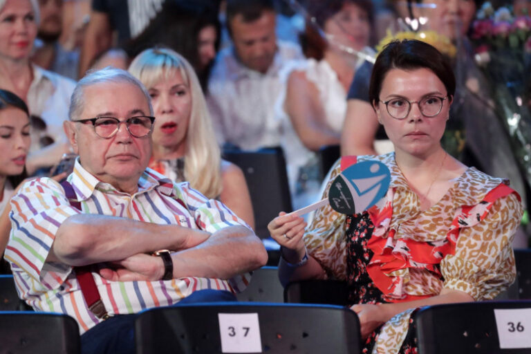 «Она на пляже, муж в больнице»: что происходит с Петросяном, где Брухунова