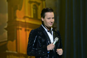 Приставы не смогли взыскать с Витаса долг за «коммуналку»