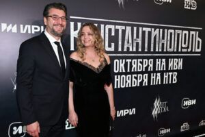 Актер Устюгов вышел в свет с женой, которая младше его на 17 лет