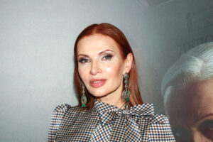 Бледанс вылила бутылку воды и показала себя в мокром купальнике