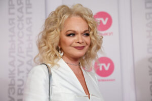Долина нашла картонную себя на маркетплейсах и пошла в суд