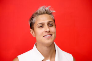 Исполнитель хита «Ягода-малинка» резко сменил имидж