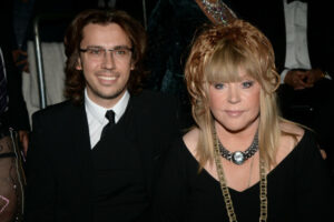 Пенсии не хватит даже на продукты. Сколько Пугачева тратит на Кипре