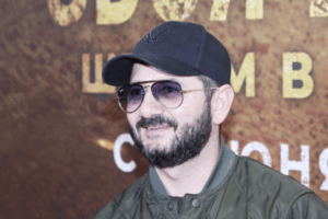 Развод после 17 лет брака, мнение об СВО, карьера: как живет Галустян