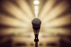 Российский рэпер извинился на видео за воровской тост на концерте