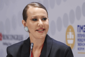 Слухи о переезде из РФ, скандальная вечеринка, покушение: как живет Собчак