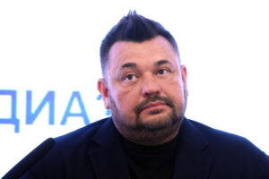 «Все больницы забиты такими»: Сергей Жуков о причине госпитализации матери