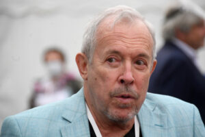 Заработок в России, позор в Грузии, помощь ВСУ: как живет Андрей Макаревич