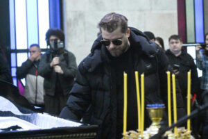 Харламов и Бурунов пришли проститься с Поповым