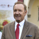 Известный актер стал бездомным