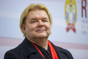 Известный российский артист тайно обвенчался с помощницей настоятеля храма