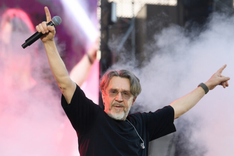 «Не оправдано»: музкритик о ценниках Шнурова на новогодние корпоративы