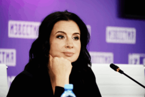 Почетное звание, тяжелые утраты, крепкий брак: как живет Стриженова