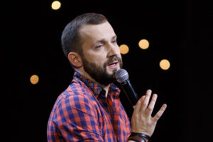 Российский стендап-комик объявил о разрыве своих связей с родиной