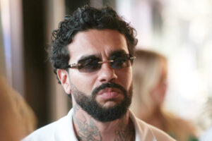 Тимати показал, как учит сына задерживать дыхание