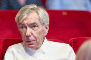 Ведущий шоу «Танцы на льду» снова попал в больницу