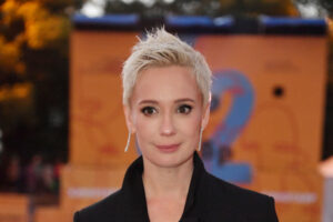 «Выжившие из ума»: известная ведущая «прошлась» по артистам-релокантам