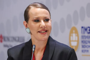 «Заменили цыгане»: Собчак высмеяла исчезновение Долиной из афиши ресторана