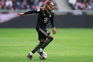 «Кристал Пэлас» и «Галатасарай» проявляют интерес к защитнику «Баварии» — Плеттенберг