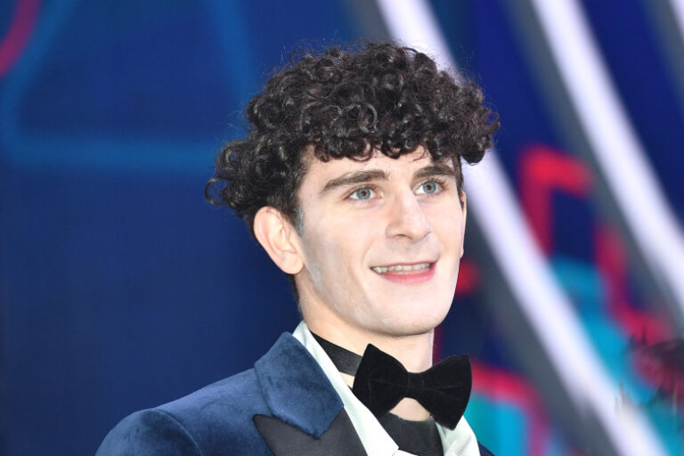 Популярный блогер-миллионник получил гражданство России