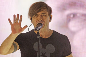 Вывод средств из РФ, тайный заработок, помощь ВСУ: как живет Лева Би-2