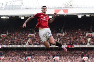 «От меня зависит, смогу ли я дать результат». Форвард «МЮ» Шешко — о матче с «Эвертоном»