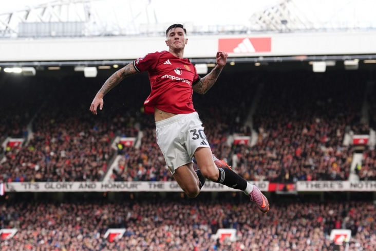 «От меня зависит, смогу ли я дать результат». Форвард «МЮ» Шешко — о матче с «Эвертоном»