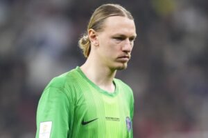 «Он выгрыз этот шанс сам». Митрюшкин оценил успехи Сафонова в «ПСЖ»