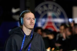 «Сухарь» Сафонова и его пас на гол Хвичи — в видеообзоре победы «ПСЖ» над «Челси» в ЛЧ