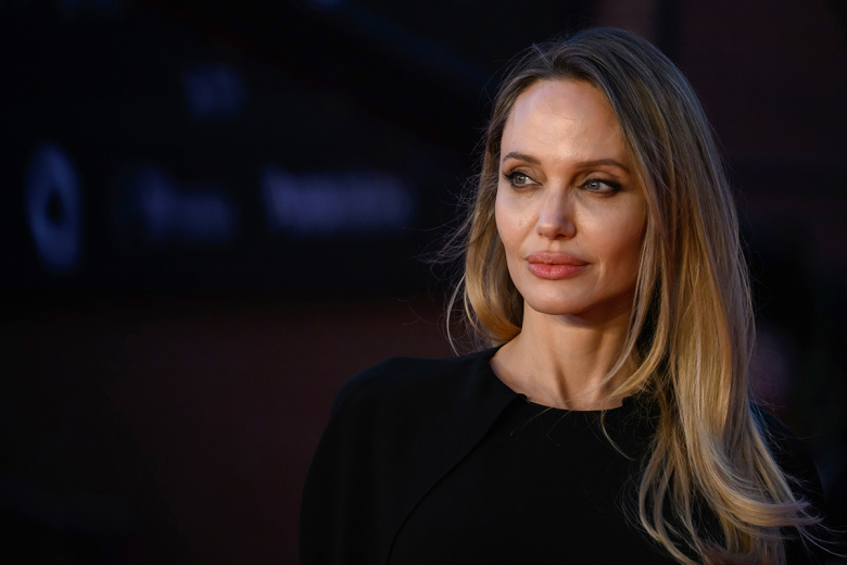 Анджелина Джоли