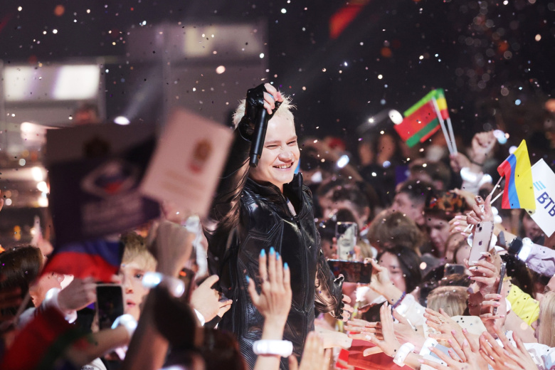 Ярослав Дронов (SHAMAN) выступает на Международном музыкальном конкурсе «Интервидение-2025»