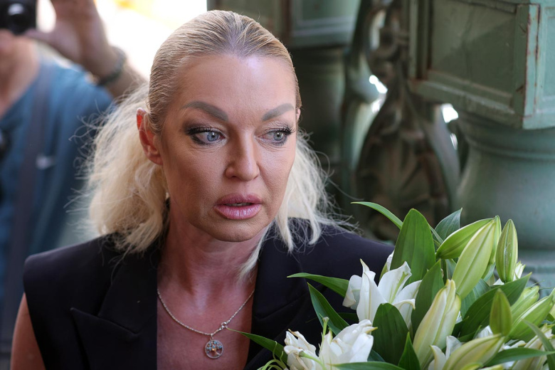 Артистка балета, танцовщица Анастасия Волочкова на прощании с хореографом народным артистом СССР Юрием Григоровичем на Исторической сцене Большого театра